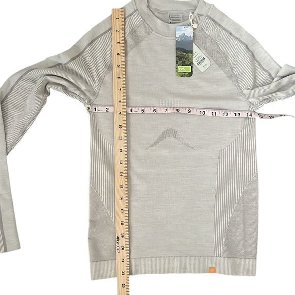 SOLD - NWT Neiwai Wool Seamless Mock Neck Top Thumbholes Medium US 4 Reg. $109 - Picture 10 of 16